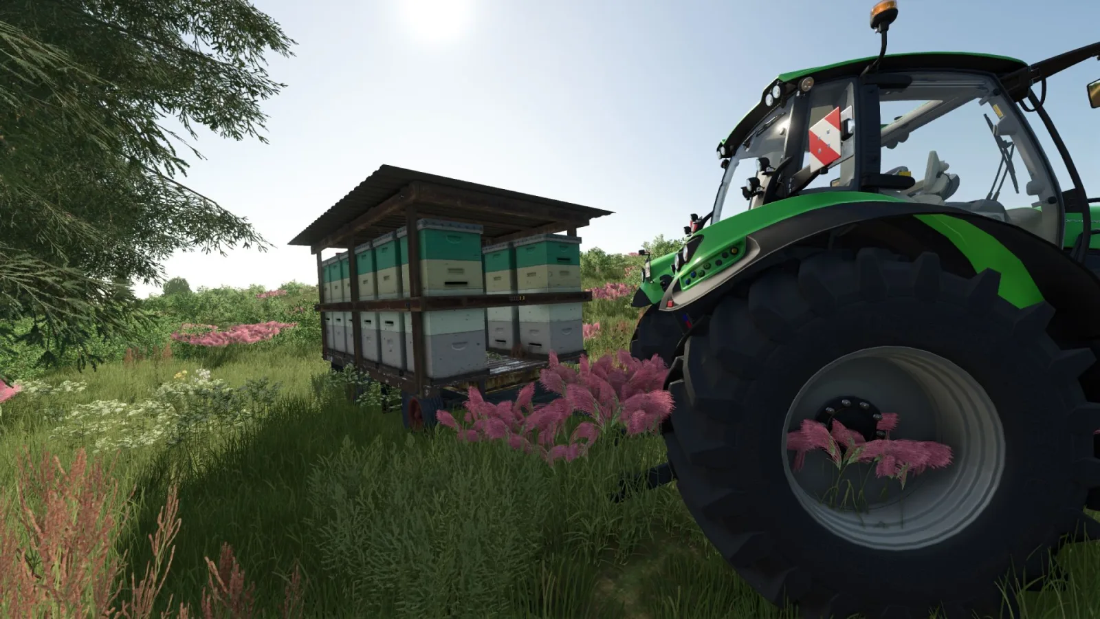 Old trailer with beehives FS25 - screenshot 3