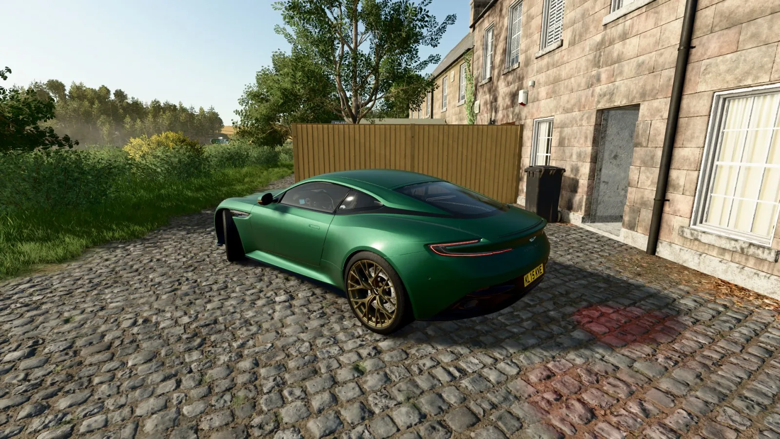 Aston Martin DB12 2023 FS25 - screenshot 2
