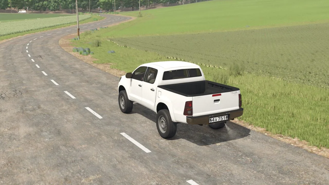 Toyota Hilux 2013 FS25 - screenshot 2