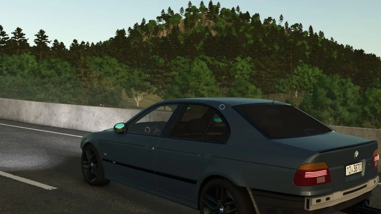 BMW E39 (ROLL) FS25 - screenshot 1