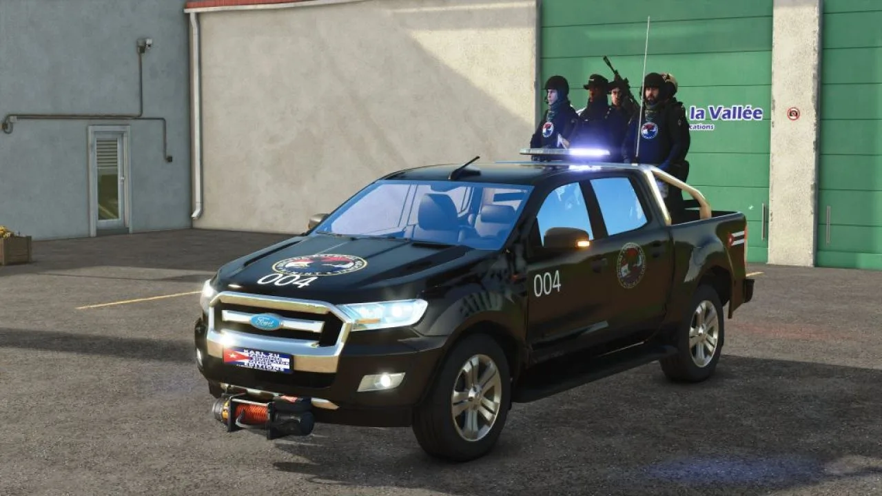 Ford Cuban National Special Brigade FS25 - screenshot 1